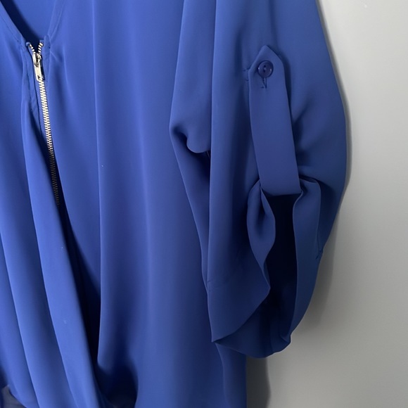 Blue Blouse with cute 3/4 sleeve and zipper detail - Picture 3 of 4